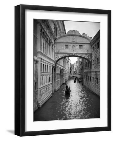 Bridge of Sighs, Doge's Palace, Venice, Italy - Black Framed Art Print Wall Art, 12x16