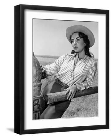 Giant, 1955 directed by GEORGE STEVENS Elizabeth Taylor (b/w photo) - Black Framed Art Print Wall Art, 12x16