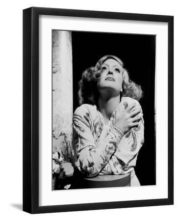 JOAN CRAWFORD dans les annees 30 JOAN CRAWFORD IN THE 30'S Hollywood U.S.A (b/w photo) - Black Framed Art Print Wall Art, 12x16 JOAN CRAWFORD dans les annees 30 JOAN CRAWFORD IN THE 30'S Hollywood U.S.A (b/w photo) - Black Framed Art Print Wall Art, 12x16