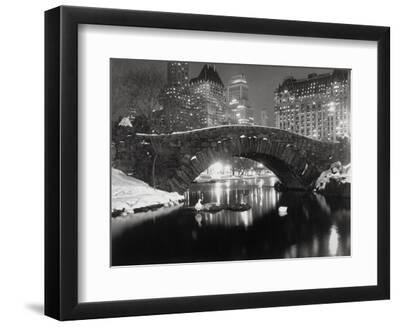 New York Pond in Winter - Black Framed Art Print Wall Art, 12x9